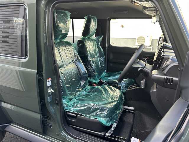 スズキ ジムニー ノマド FC 道東・釧路十勝 2025(令7)年 0.1千km Ｄグリーン 未使用/ワンオーナー/4WD/デュアルカメラブレーキサポート/・衝突被害軽減ブレーキ/・後退時ブレーキサポート/・誤発進抑制機能/・後方誤発進抑制機能/・アクティブクルーズコントロール/ステアリングスイッチ/アイドリングストップ/スマートキー/スペアキー/シートヒーター（D+N席）/背面タイヤ/純正AWサマータイヤ/横滑り防止装置/コーナーセンサー/レーンキープアシスト/オートライト/ダウンヒルアシストコントロール/純正LEDヘッドライト/保証書/取扱説明書/記録簿