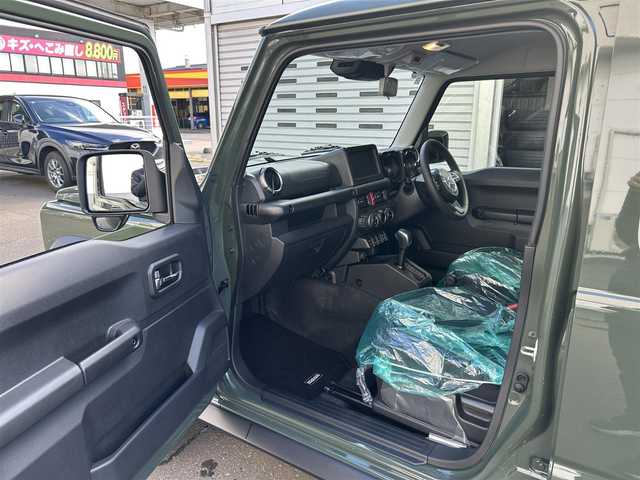 スズキ ジムニー ノマド FC 道東・釧路十勝 2025(令7)年 0.1千km Ｄグリーン 未使用/ワンオーナー/4WD/デュアルカメラブレーキサポート/・衝突被害軽減ブレーキ/・後退時ブレーキサポート/・誤発進抑制機能/・後方誤発進抑制機能/・アクティブクルーズコントロール/ステアリングスイッチ/アイドリングストップ/スマートキー/スペアキー/シートヒーター（D+N席）/背面タイヤ/純正AWサマータイヤ/横滑り防止装置/コーナーセンサー/レーンキープアシスト/オートライト/ダウンヒルアシストコントロール/純正LEDヘッドライト/保証書/取扱説明書/記録簿