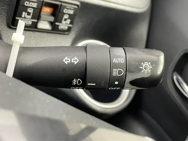 トヨタ シエンタ G クエロ 千葉県 2018(平30)年 2.8万km ブラックマイカ セーフティセンスC/・プリクラッシュセーフティ/・レーンディパーチャーアラート/・オートマチックハイビーム/純正７インチメモリーナビ/・Bluetooth/・フルセグTV/・バックカメラ/両側パワースライドドア/ハーフレザーシート/LEDヘッドライト/スマートキー/純正ビルトインETC