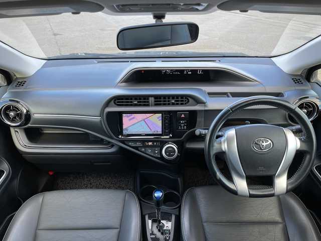 トヨタ アクア G ブラックソフトレザーセレ 道央・札幌 2015(平27)年 15.7万km ディープアメジストマイカメタリック ワンオーナー/寒冷地仕様/社外SDナビ/CD/DVD/BT/フルセグ/横滑り防止装置/クルーズコントロール/バックカメラ/ビルトインETC/ECOMODE/EVMODE/ワイパーデアイサー/ハーフレザーシート/革巻きステアリング/プッシュスタート/スマートキー/ハロゲンヘッドライト/オートライト/フォグランプ/ヘッドライトレベライザー/電動格納ミラー/ウィンカーミラー/純正フロアマット/ドアバイザー/社外AW付夏タイヤ積込/175/65/R15/2020年/山5mm