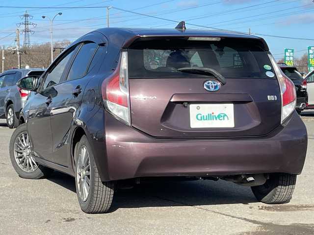 トヨタ アクア G ブラックソフトレザーセレ 道央・札幌 2015(平27)年 15.7万km ディープアメジストマイカメタリック ワンオーナー/寒冷地仕様/社外SDナビ/CD/DVD/BT/フルセグ/横滑り防止装置/クルーズコントロール/バックカメラ/ビルトインETC/ECOMODE/EVMODE/ワイパーデアイサー/ハーフレザーシート/革巻きステアリング/プッシュスタート/スマートキー/ハロゲンヘッドライト/オートライト/フォグランプ/ヘッドライトレベライザー/電動格納ミラー/ウィンカーミラー/純正フロアマット/ドアバイザー/社外AW付夏タイヤ積込/175/65/R15/2020年/山5mm