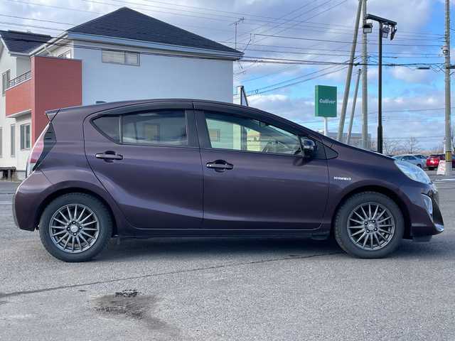 トヨタ アクア G ブラックソフトレザーセレ 道央・札幌 2015(平27)年 15.7万km ディープアメジストマイカメタリック ワンオーナー/寒冷地仕様/社外SDナビ/CD/DVD/BT/フルセグ/横滑り防止装置/クルーズコントロール/バックカメラ/ビルトインETC/ECOMODE/EVMODE/ワイパーデアイサー/ハーフレザーシート/革巻きステアリング/プッシュスタート/スマートキー/ハロゲンヘッドライト/オートライト/フォグランプ/ヘッドライトレベライザー/電動格納ミラー/ウィンカーミラー/純正フロアマット/ドアバイザー/社外AW付夏タイヤ積込/175/65/R15/2020年/山5mm