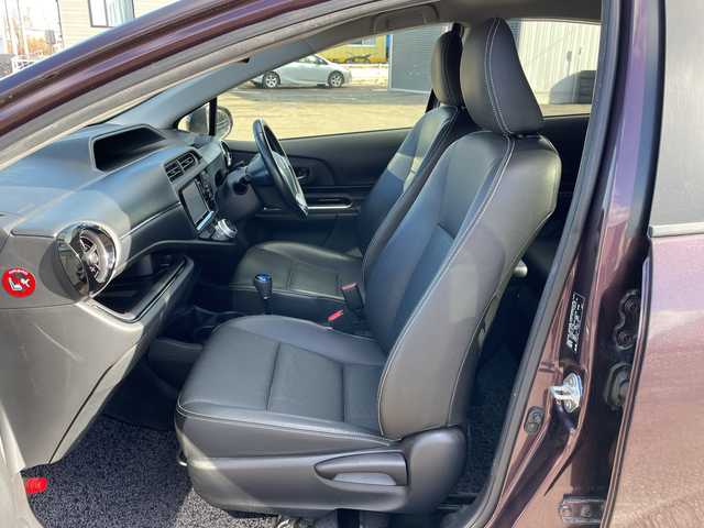 トヨタ アクア G ブラックソフトレザーセレ 道央・札幌 2015(平27)年 15.7万km ディープアメジストマイカメタリック ワンオーナー/寒冷地仕様/社外SDナビ/CD/DVD/BT/フルセグ/横滑り防止装置/クルーズコントロール/バックカメラ/ビルトインETC/ECOMODE/EVMODE/ワイパーデアイサー/ハーフレザーシート/革巻きステアリング/プッシュスタート/スマートキー/ハロゲンヘッドライト/オートライト/フォグランプ/ヘッドライトレベライザー/電動格納ミラー/ウィンカーミラー/純正フロアマット/ドアバイザー/社外AW付夏タイヤ積込/175/65/R15/2020年/山5mm