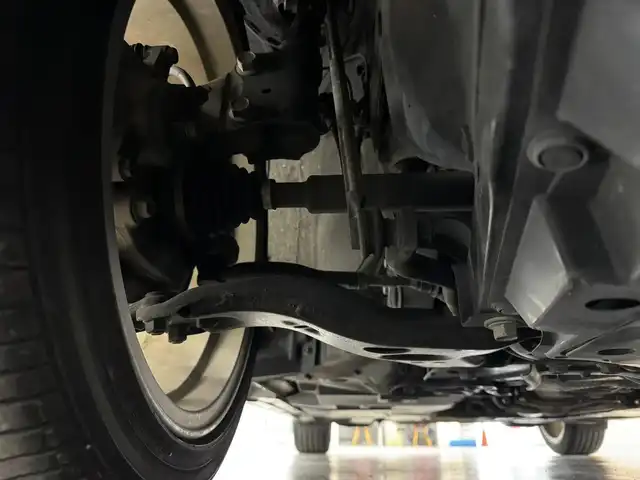 レクサス ＣＴ 200h バージョンL 三重県 2016(平28)年 5.6万km ソニッククォーツ ハイブリッド/FF/MTモード付インパネCVT/純正 7インチナビ/（AM/FM/CD/DVD/Blu-ray/SDREC/SD/USB/Bluetooth/AUX/TV）/バックガイドモニター/【OP】“マークレビンソン”プレミアムサラウンドサウンドシステム/モデリスタエアロ（F/S/R下）＋スポーツマフラー（左右4本出し、Φ65）/ビルトイン ETC/安全/・プリクラッシュセーフティ/・レーダークルコン（ブレーキ制御機能付）/・クリアランスソナー＆バックソナー/・車両接近通報装置/など/装備/・茶革シート（本革、色『サドルタン』）/・8wayパワーシート（D電動ランバーサポート・メモリー付8way/N4way）/・シートヒーター（D/N）/・【OP】ステアリングヒーター/・左右独立オートエアコン（花粉除去モード付）/・オートライト/・LED ヘッドランプ＆フロントフォグランプ/・パドルシフト/・雨滴感応式フロントワイパー/・自動防眩ルームミラー/・オート電動格納式ドアミラー（広角・自動防眩・リバース連動チルトダウン・メモリー・ヒーター付）/・プッシュスタート/・純正17inAW/・保/取/ナビ取/など