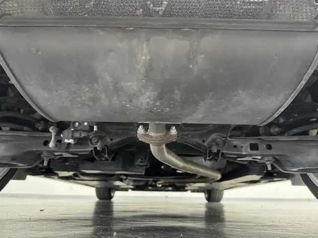 レクサス ＣＴ 200h バージョンL 三重県 2016(平28)年 5.6万km ソニッククォーツ ハイブリッド/FF/MTモード付インパネCVT/純正 7インチナビ/（AM/FM/CD/DVD/Blu-ray/SDREC/SD/USB/Bluetooth/AUX/TV）/バックガイドモニター/【OP】“マークレビンソン”プレミアムサラウンドサウンドシステム/モデリスタエアロ（F/S/R下）＋スポーツマフラー（左右4本出し、Φ65）/ビルトイン ETC/安全/・プリクラッシュセーフティ/・レーダークルコン（ブレーキ制御機能付）/・クリアランスソナー＆バックソナー/・車両接近通報装置/など/装備/・茶革シート（本革、色『サドルタン』）/・8wayパワーシート（D電動ランバーサポート・メモリー付8way/N4way）/・シートヒーター（D/N）/・【OP】ステアリングヒーター/・左右独立オートエアコン（花粉除去モード付）/・オートライト/・LED ヘッドランプ＆フロントフォグランプ/・パドルシフト/・雨滴感応式フロントワイパー/・自動防眩ルームミラー/・オート電動格納式ドアミラー（広角・自動防眩・リバース連動チルトダウン・メモリー・ヒーター付）/・プッシュスタート/・純正17inAW/・保/取/ナビ取/など