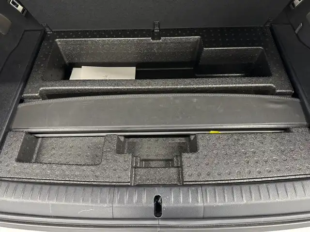 レクサス ＣＴ 200h バージョンL 三重県 2016(平28)年 5.6万km ソニッククォーツ ハイブリッド/FF/MTモード付インパネCVT/純正 7インチナビ/（AM/FM/CD/DVD/Blu-ray/SDREC/SD/USB/Bluetooth/AUX/TV）/バックガイドモニター/【OP】“マークレビンソン”プレミアムサラウンドサウンドシステム/モデリスタエアロ（F/S/R下）＋スポーツマフラー（左右4本出し、Φ65）/ビルトイン ETC/安全/・プリクラッシュセーフティ/・レーダークルコン（ブレーキ制御機能付）/・クリアランスソナー＆バックソナー/・車両接近通報装置/など/装備/・茶革シート（本革、色『サドルタン』）/・8wayパワーシート（D電動ランバーサポート・メモリー付8way/N4way）/・シートヒーター（D/N）/・【OP】ステアリングヒーター/・左右独立オートエアコン（花粉除去モード付）/・オートライト/・LED ヘッドランプ＆フロントフォグランプ/・パドルシフト/・雨滴感応式フロントワイパー/・自動防眩ルームミラー/・オート電動格納式ドアミラー（広角・自動防眩・リバース連動チルトダウン・メモリー・ヒーター付）/・プッシュスタート/・純正17inAW/・保/取/ナビ取/など