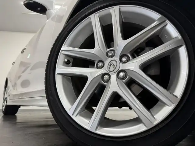 レクサス ＣＴ 200h バージョンL 三重県 2016(平28)年 5.6万km ソニッククォーツ ハイブリッド/FF/MTモード付インパネCVT/純正 7インチナビ/（AM/FM/CD/DVD/Blu-ray/SDREC/SD/USB/Bluetooth/AUX/TV）/バックガイドモニター/【OP】“マークレビンソン”プレミアムサラウンドサウンドシステム/モデリスタエアロ（F/S/R下）＋スポーツマフラー（左右4本出し、Φ65）/ビルトイン ETC/安全/・プリクラッシュセーフティ/・レーダークルコン（ブレーキ制御機能付）/・クリアランスソナー＆バックソナー/・車両接近通報装置/など/装備/・茶革シート（本革、色『サドルタン』）/・8wayパワーシート（D電動ランバーサポート・メモリー付8way/N4way）/・シートヒーター（D/N）/・【OP】ステアリングヒーター/・左右独立オートエアコン（花粉除去モード付）/・オートライト/・LED ヘッドランプ＆フロントフォグランプ/・パドルシフト/・雨滴感応式フロントワイパー/・自動防眩ルームミラー/・オート電動格納式ドアミラー（広角・自動防眩・リバース連動チルトダウン・メモリー・ヒーター付）/・プッシュスタート/・純正17inAW/・保/取/ナビ取/など