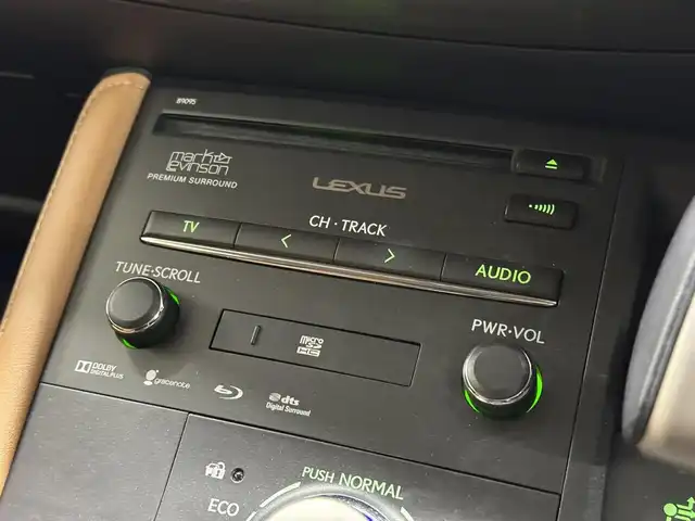 レクサス ＣＴ 200h バージョンL 三重県 2016(平28)年 5.6万km ソニッククォーツ ハイブリッド/FF/MTモード付インパネCVT/純正 7インチナビ/（AM/FM/CD/DVD/Blu-ray/SDREC/SD/USB/Bluetooth/AUX/TV）/バックガイドモニター/【OP】“マークレビンソン”プレミアムサラウンドサウンドシステム/モデリスタエアロ（F/S/R下）＋スポーツマフラー（左右4本出し、Φ65）/ビルトイン ETC/安全/・プリクラッシュセーフティ/・レーダークルコン（ブレーキ制御機能付）/・クリアランスソナー＆バックソナー/・車両接近通報装置/など/装備/・茶革シート（本革、色『サドルタン』）/・8wayパワーシート（D電動ランバーサポート・メモリー付8way/N4way）/・シートヒーター（D/N）/・【OP】ステアリングヒーター/・左右独立オートエアコン（花粉除去モード付）/・オートライト/・LED ヘッドランプ＆フロントフォグランプ/・パドルシフト/・雨滴感応式フロントワイパー/・自動防眩ルームミラー/・オート電動格納式ドアミラー（広角・自動防眩・リバース連動チルトダウン・メモリー・ヒーター付）/・プッシュスタート/・純正17inAW/・保/取/ナビ取/など