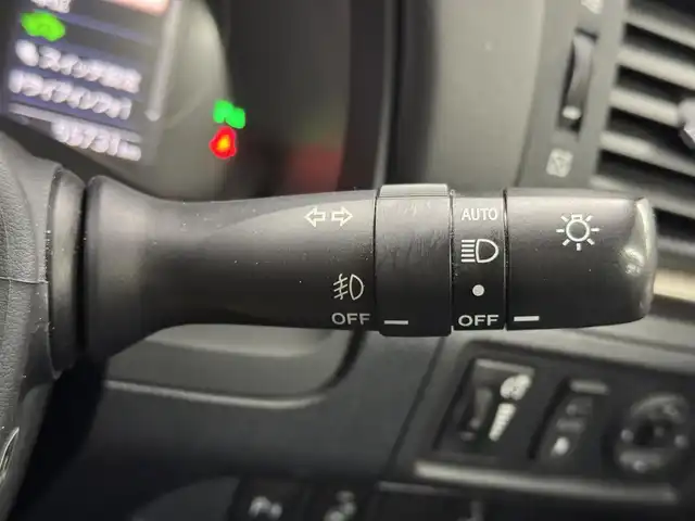 レクサス ＣＴ 200h バージョンL 三重県 2016(平28)年 5.6万km ソニッククォーツ ハイブリッド/FF/MTモード付インパネCVT/純正 7インチナビ/（AM/FM/CD/DVD/Blu-ray/SDREC/SD/USB/Bluetooth/AUX/TV）/バックガイドモニター/【OP】“マークレビンソン”プレミアムサラウンドサウンドシステム/モデリスタエアロ（F/S/R下）＋スポーツマフラー（左右4本出し、Φ65）/ビルトイン ETC/安全/・プリクラッシュセーフティ/・レーダークルコン（ブレーキ制御機能付）/・クリアランスソナー＆バックソナー/・車両接近通報装置/など/装備/・茶革シート（本革、色『サドルタン』）/・8wayパワーシート（D電動ランバーサポート・メモリー付8way/N4way）/・シートヒーター（D/N）/・【OP】ステアリングヒーター/・左右独立オートエアコン（花粉除去モード付）/・オートライト/・LED ヘッドランプ＆フロントフォグランプ/・パドルシフト/・雨滴感応式フロントワイパー/・自動防眩ルームミラー/・オート電動格納式ドアミラー（広角・自動防眩・リバース連動チルトダウン・メモリー・ヒーター付）/・プッシュスタート/・純正17inAW/・保/取/ナビ取/など