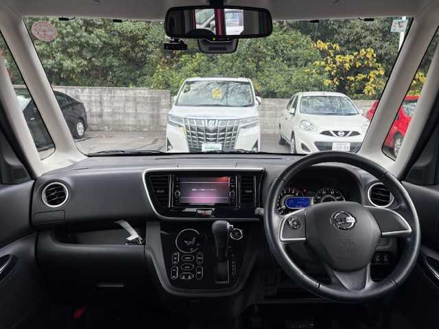 日産 デイズ ルークス ハイウェイスターX Gパッケージ 大阪府 2018(平30)年 4.3万km スパークリングレッドM 純正ナビ/アラウンドビューモニター/エマージェンシーブレーキ/車線逸脱警報/オートマチックハイビーム/両側パワースライドドア/ドライブレコーダー/ETC/LEDヘッドライト/スタッドレスタイヤ/社外アルミホイール/スマートキー×2