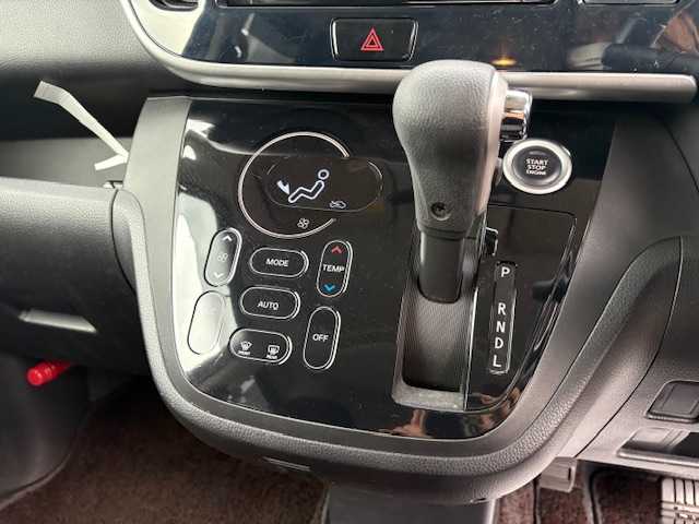 日産 デイズ ルークス ハイウェイスターX Gパッケージ 大阪府 2018(平30)年 4.3万km スパークリングレッドM 純正ナビ/アラウンドビューモニター/エマージェンシーブレーキ/車線逸脱警報/オートマチックハイビーム/両側パワースライドドア/ドライブレコーダー/ETC/LEDヘッドライト/スタッドレスタイヤ/社外アルミホイール/スマートキー×2