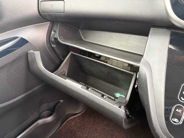 日産 デイズ ルークス ハイウェイスターX Gパッケージ 大阪府 2018(平30)年 4.3万km スパークリングレッドM 純正ナビ/アラウンドビューモニター/エマージェンシーブレーキ/車線逸脱警報/オートマチックハイビーム/両側パワースライドドア/ドライブレコーダー/ETC/LEDヘッドライト/スタッドレスタイヤ/社外アルミホイール/スマートキー×2