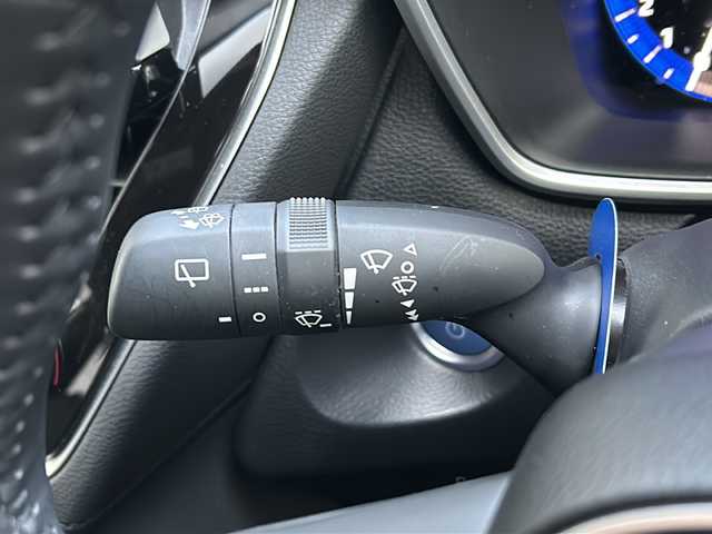 トヨタ カローラ クロス ハイブリッド Z 福井県 2023(令5)年 1.1万km プラチナホワイトパールマイカ ワンオーナー/保証書/取扱説明書/スマートキー/プッシュスタート/ステアリングスイッチ/クルーズコントロール/LEDヘッドライト/ヘッドライトレベライザー/オートライト/オートハイビーム/フォグランプ/パワーバックドア/レーンアシスト/プリクラッシュ/ビルトインＥＴＣ/フルレザーシート/シートヒーター/運転席パワーシート/アラウンドビューモニター