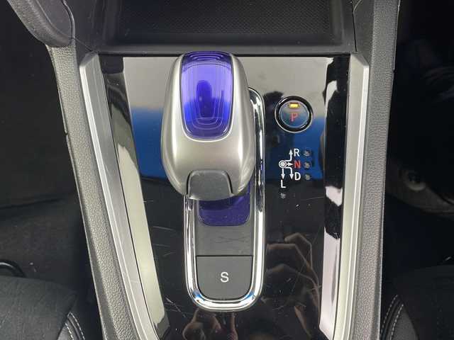 ホンダ シャトル ハイブリッド Z 愛知県 2016(平28)年 8万km ホワイトオーキッドパール 純正8型ナビ【VXM-165VFEi】/・CD/DVD/フルセグ/BT/純正ドライブレコーダー/バックカメラ/ハーフレザーシート/前席シートヒーター/衝突軽減システム/クルーズコントロール/横滑り防止装置/前後コーナーセンサー/ビルトインETC/LEDヘッドライト/パドルシフト/革巻きステアリング/ステアリングスイッチ/純正フロアマット/スマートキー＆プッシュスタート