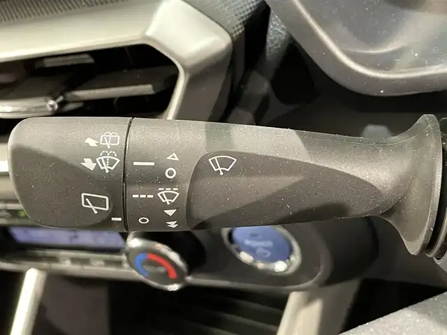 ダイハツ ロッキー プレミアム G HEV 愛知県 2021(令3)年 3.3万km ブラックマイカメタリック/シャイニングホワイトパール ２トーン　/純正９インチナビ　/(AM/FM/Bluetooth/フルセグTV/SD/CD・DVD再生）/パノラマモニター　/レーダークルーズコントロール　/衝突軽減ブレーキ　/シートヒーター　/ＬＥＤヘッドライト　/オートブレーキホールド機能/コーナーセンサー　/ＵＳＢ端子　/ＬＥＤフォグ/車線逸脱警報/純正フロアマット