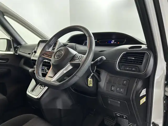 日産 セレナ ハイウェイスターVセレクションⅡ 佐賀県 2018(平30)年 5.3万km ブリリアントホワイトパール ワンオーナー/純正９インチナビ/フルセグTV/CD/DVD/SD/BT/AM/FM/フリップダウンモニター/両側パワースライドドア/全方位カメラ/自動駐車システム/衝突被害軽減装置/車線逸脱警報/コーナーセンサー/クルーズコントロール/ＬＥＤヘッドライト/純正16インチアルミホイール/フロアマット/ウォークスルー/プッシュスタート