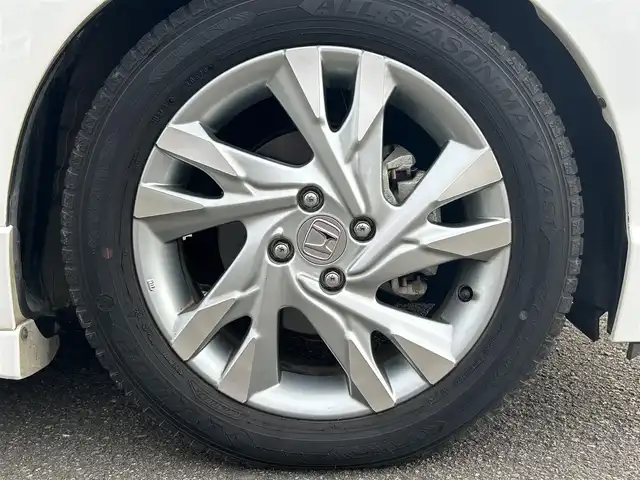 ホンダ シャトル ハイブリッド Z 山形県 2015(平27)年 7.3万km ホワイトオーキッドパール シティブレーキアクティブシステム/純正SDナビ/　　【CD DVD BT フルセグ USB AUX】/バックカメラ/クルーズコントロール/LEDオートヘッドライト/ハーフレザーシート/シートヒーター/純正16インチアルミホイール/ドライブレコーダー/アイドリングストップ/ステアリングスイッチ/パドルシフト/電動格納ウィンカーミラー/フォグランプ/スマートキー×2/ETC