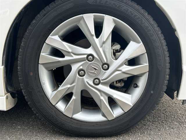 ホンダ シャトル ハイブリッド Z 山形県 2015(平27)年 7.3万km ホワイトオーキッドパール シティブレーキアクティブシステム/純正SDナビ/　　【CD DVD BT フルセグ USB AUX】/バックカメラ/クルーズコントロール/LEDオートヘッドライト/ハーフレザーシート/シートヒーター/純正16インチアルミホイール/ドライブレコーダー/アイドリングストップ/ステアリングスイッチ/パドルシフト/電動格納ウィンカーミラー/フォグランプ/スマートキー×2/ETC