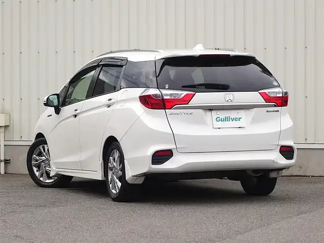 ホンダ シャトル ハイブリッド Z 山形県 2015(平27)年 7.3万km ホワイトオーキッドパール シティブレーキアクティブシステム/純正SDナビ/　　【CD DVD BT フルセグ USB AUX】/バックカメラ/クルーズコントロール/LEDオートヘッドライト/ハーフレザーシート/シートヒーター/純正16インチアルミホイール/ドライブレコーダー/アイドリングストップ/ステアリングスイッチ/パドルシフト/電動格納ウィンカーミラー/フォグランプ/スマートキー×2/ETC