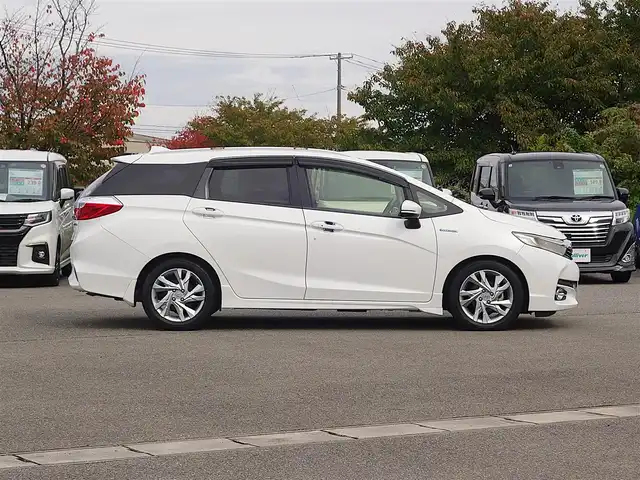 ホンダ シャトル ハイブリッド Z 山形県 2015(平27)年 7.3万km ホワイトオーキッドパール シティブレーキアクティブシステム/純正SDナビ/　　【CD DVD BT フルセグ USB AUX】/バックカメラ/クルーズコントロール/LEDオートヘッドライト/ハーフレザーシート/シートヒーター/純正16インチアルミホイール/ドライブレコーダー/アイドリングストップ/ステアリングスイッチ/パドルシフト/電動格納ウィンカーミラー/フォグランプ/スマートキー×2/ETC