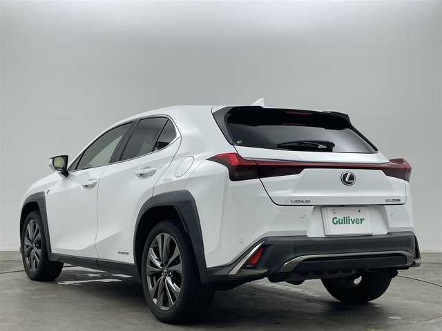 レクサス ＵＸ 250h Fスポーツ 岡山県 2020(令2)年 5.9万km ホワイトノーヴァガラスフレーク 純正８インチナビ/【Bluetooth/フルセグTV/USB/Carplay/AUX】/衝突軽減ブレーキ/追従型クルーズコントロール/パノラミックビューモニター/ビルトインＥＴＣ２．０/三眼ＬＥＤヘッドライト/オートハイビーム/LEDフォグランプ/コーナリングランプ/前席シートヒーター/ステアリングヒーター/前席パワーシート/シートメモリー/純正ドライブレコーダー（前）/置くだけ充電/ミラーヒーター/フロアマット/ブラインドスポットモニター/踏み間違い防止/オートブレーキホールド/ISOFIX/ステアリングスイッチ/ヘッドアップディスプレイ/チルトステアリング（電動）/ウインカーミラー