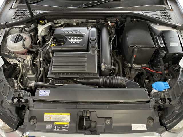 アウディ Ａ３ スポーツバック 1．4 TFSI 新潟県 2017(平29)年 8.3万km フローレットシルバーM アウディプレセンスフロント/純正メモリナビ/　　CD/AM/FM/フルセグ/BT/AUX/USB/SD/バーチャルコックピット/バックモニター/クルーズコントロール/オートライト/運転席パワーシート/前席シートヒーター/純正17インチアルミホイール付/パドルシフト/ステアリングスイッチ/電動パーキングブレーキ/アイドリングストップ/スペアキー/スマートキー/ETC