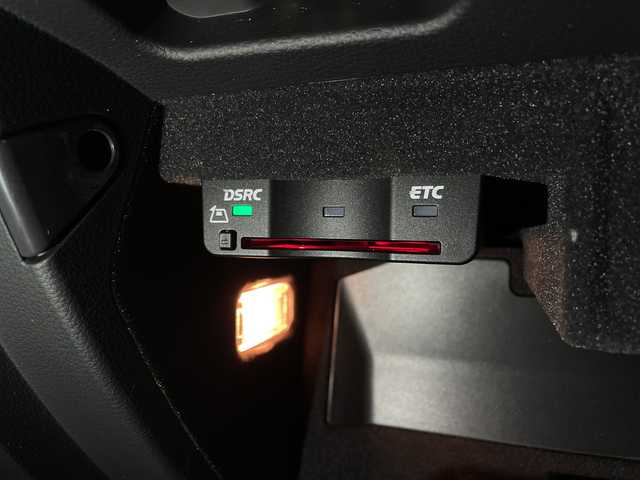 アウディ Ａ３ スポーツバック 1．4 TFSI 新潟県 2017(平29)年 8.3万km フローレットシルバーM アウディプレセンスフロント/純正メモリナビ/　　CD/AM/FM/フルセグ/BT/AUX/USB/SD/バーチャルコックピット/バックモニター/クルーズコントロール/オートライト/運転席パワーシート/前席シートヒーター/純正17インチアルミホイール付/パドルシフト/ステアリングスイッチ/電動パーキングブレーキ/アイドリングストップ/スペアキー/スマートキー/ETC