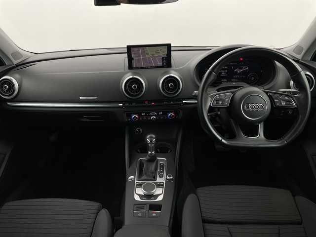 アウディ Ａ３ スポーツバック 1．4 TFSI 新潟県 2017(平29)年 8.3万km フローレットシルバーM アウディプレセンスフロント/純正メモリナビ/　　CD/AM/FM/フルセグ/BT/AUX/USB/SD/バーチャルコックピット/バックモニター/クルーズコントロール/オートライト/運転席パワーシート/前席シートヒーター/純正17インチアルミホイール付/パドルシフト/ステアリングスイッチ/電動パーキングブレーキ/アイドリングストップ/スペアキー/スマートキー/ETC