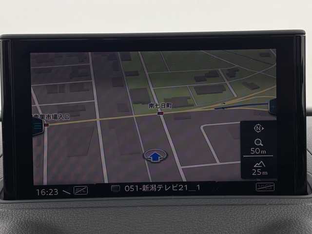 アウディ Ａ３ スポーツバック 1．4 TFSI 新潟県 2017(平29)年 8.3万km フローレットシルバーM アウディプレセンスフロント/純正メモリナビ/　　CD/AM/FM/フルセグ/BT/AUX/USB/SD/バーチャルコックピット/バックモニター/クルーズコントロール/オートライト/運転席パワーシート/前席シートヒーター/純正17インチアルミホイール付/パドルシフト/ステアリングスイッチ/電動パーキングブレーキ/アイドリングストップ/スペアキー/スマートキー/ETC