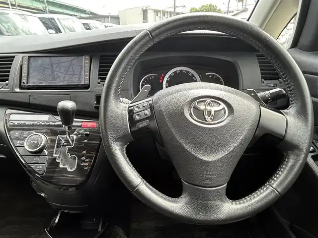 トヨタ アイシス プラタナ Vセレ ホワイトインテP 愛知県 2012(平24)年 5.4万km グレーメタリック パドルシフト/空気洗浄機ナノイー/純正フロアマット/両側パワースライドドア/パワーバックドア/HDD純正ナビ/FM/AM/CD/DVD/HDD/SD/オートライト/フォグランプ/プッシュスタート/ビルトインETC/3列シート/純正16インチAW/電動格納ミラー/ABS/パワーステアリング/パワーウィンドウ/スマートキー/スペアキー