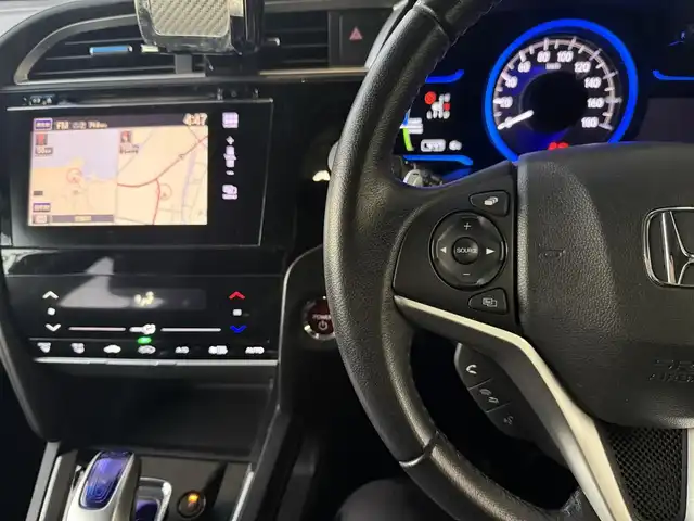 ホンダ シャトル ハイブリッド X 京都府 2015(平27)年 11.1万km ホワイトオーキッドパール 純正インターナビ、Bluetooth/CD/DVD/USB/HDMI/パドルシフト/LEDヘッドランプ/ビルトインETC/ステアリングスイッチ/クルーズコントロール