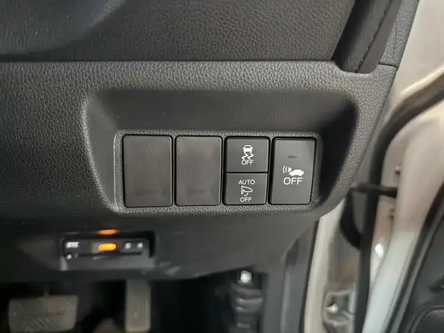 ホンダ シャトル ハイブリッド X 京都府 2015(平27)年 11.1万km ホワイトオーキッドパール 純正インターナビ、Bluetooth/CD/DVD/USB/HDMI/パドルシフト/LEDヘッドランプ/ビルトインETC/ステアリングスイッチ/クルーズコントロール