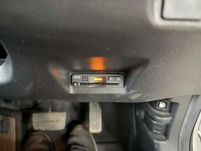 ホンダ シャトル ハイブリッド X 京都府 2015(平27)年 11.1万km ホワイトオーキッドパール 純正インターナビ、Bluetooth/CD/DVD/USB/HDMI/パドルシフト/LEDヘッドランプ/ビルトインETC/ステアリングスイッチ/クルーズコントロール