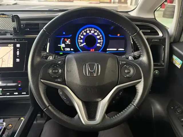 ホンダ シャトル ハイブリッド X 京都府 2015(平27)年 11.1万km ホワイトオーキッドパール 純正インターナビ、Bluetooth/CD/DVD/USB/HDMI/パドルシフト/LEDヘッドランプ/ビルトインETC/ステアリングスイッチ/クルーズコントロール