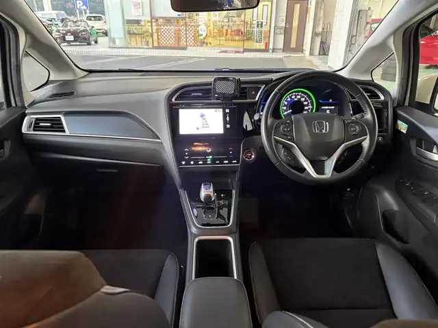 ホンダ シャトル ハイブリッド X 京都府 2015(平27)年 11.1万km ホワイトオーキッドパール 純正インターナビ、Bluetooth/CD/DVD/USB/HDMI/パドルシフト/LEDヘッドランプ/ビルトインETC/ステアリングスイッチ/クルーズコントロール