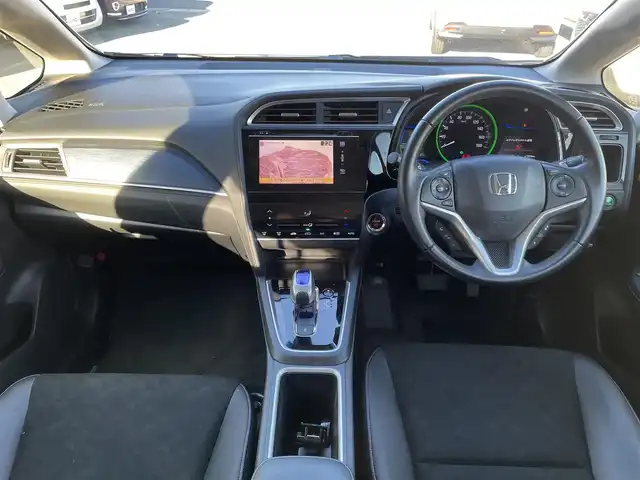 ホンダ シャトル ハイブリッド X 兵庫県 2015(平27)年 11.1万km ホワイトオーキッドパール 【(株)IDOMが運営する【じしゃロン姫路店】の自社ローン対象車両になります。こちらは現金ご利用時の価格です。自社ローンご希望の方は別途その旨お申付け下さい。】/純正インターナビ、Bluetooth/CD/DVD/USB/HDMI/パドルシフト/LEDヘッドランプ/ビルトインETC/ステアリングスイッチ/クルーズコントロール