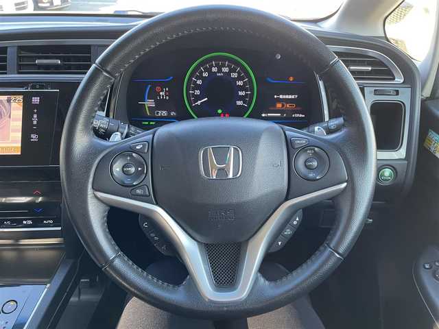 ホンダ シャトル ハイブリッド X 兵庫県 2015(平27)年 11.1万km ホワイトオーキッドパール 【(株)IDOMが運営する【じしゃロン姫路店】の自社ローン対象車両になります。こちらは現金ご利用時の価格です。自社ローンご希望の方は別途その旨お申付け下さい。】/純正インターナビ、Bluetooth/CD/DVD/USB/HDMI/パドルシフト/LEDヘッドランプ/ビルトインETC/ステアリングスイッチ/クルーズコントロール