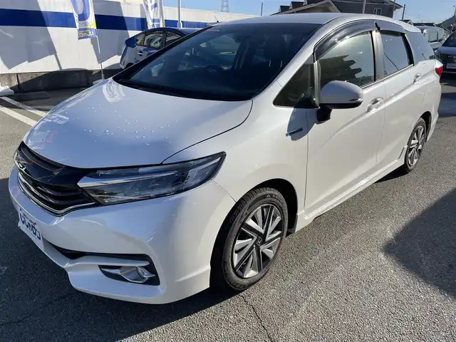 ホンダ シャトル ハイブリッド X 兵庫県 2015(平27)年 11.1万km ホワイトオーキッドパール 【(株)IDOMが運営する【じしゃロン姫路店】の自社ローン対象車両になります。こちらは現金ご利用時の価格です。自社ローンご希望の方は別途その旨お申付け下さい。】/純正インターナビ、Bluetooth/CD/DVD/USB/HDMI/パドルシフト/LEDヘッドランプ/ビルトインETC/ステアリングスイッチ/クルーズコントロール