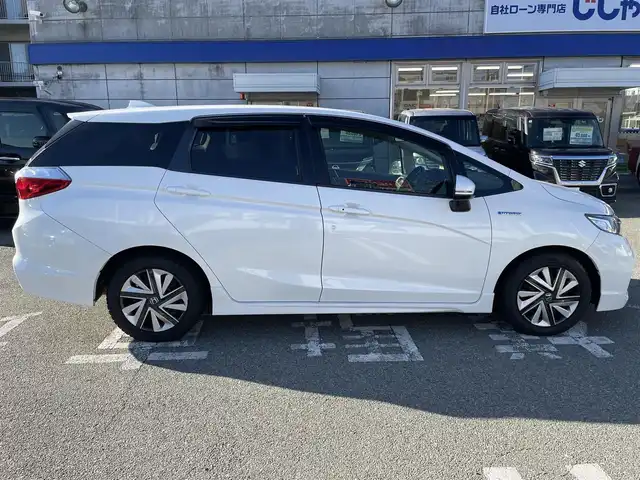 ホンダ シャトル ハイブリッド X 兵庫県 2015(平27)年 11.1万km ホワイトオーキッドパール 【(株)IDOMが運営する【じしゃロン姫路店】の自社ローン対象車両になります。こちらは現金ご利用時の価格です。自社ローンご希望の方は別途その旨お申付け下さい。】/純正インターナビ、Bluetooth/CD/DVD/USB/HDMI/パドルシフト/LEDヘッドランプ/ビルトインETC/ステアリングスイッチ/クルーズコントロール