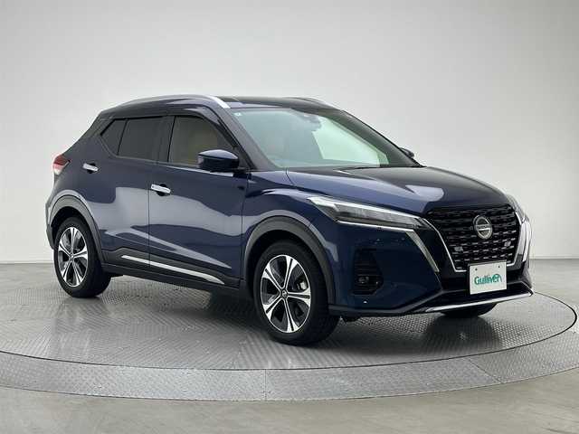 日産 キックス X ツートーンインテリアED 兵庫県 2022(令4)年 2.3万km ダークブルー 社外メモリナビ(CD/DVD/SD/Bluetooth/フルセグTV)/全方位カメラ/レザーシート/シートヒーター/純正17インチアルミホイール/純正フロアマット/ルーフレール/オートライト/LEDヘッドライト/コーナーセンサー/デジタルインナーミラー/ETC/ステアリングジーター/スペアキー
