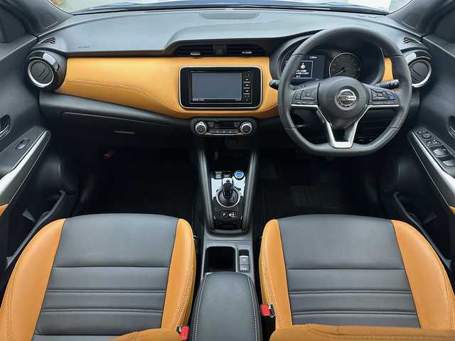 日産 キックス X ツートーンインテリアED 兵庫県 2022(令4)年 2.3万km ダークブルー 社外メモリナビ(CD/DVD/SD/Bluetooth/フルセグTV)/全方位カメラ/レザーシート/シートヒーター/純正17インチアルミホイール/純正フロアマット/ルーフレール/オートライト/LEDヘッドライト/コーナーセンサー/デジタルインナーミラー/ETC/ステアリングジーター/スペアキー