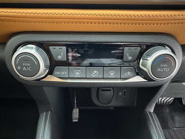 日産 キックス X ツートーンインテリアED 兵庫県 2022(令4)年 2.3万km ダークブルー 社外メモリナビ(CD/DVD/SD/Bluetooth/フルセグTV)/全方位カメラ/レザーシート/シートヒーター/純正17インチアルミホイール/純正フロアマット/ルーフレール/オートライト/LEDヘッドライト/コーナーセンサー/デジタルインナーミラー/ETC/ステアリングジーター/スペアキー