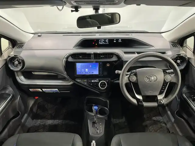 トヨタ アクア S 愛知県 2020(令2)年 5.5万km シルバーM SDナビ/（FM/AM/SD/CD/DVD/ワンセグTV/SMART USEN/iPod)/禁煙車/バックカメラ/電動格納ミラー/横滑り防止/アクセサリーソケット　/ステアリングスイッチ/盗難防止装置　/ＩＳＯＦＩＸ