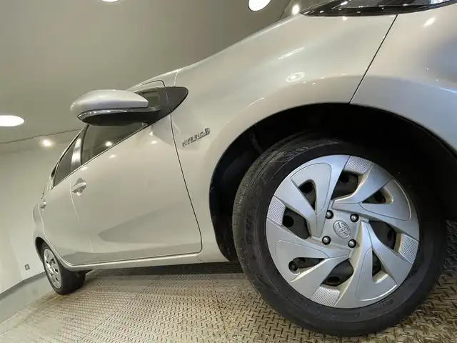 トヨタ アクア S 愛知県 2020(令2)年 5.5万km シルバーM SDナビ/（FM/AM/SD/CD/DVD/ワンセグTV/SMART USEN/iPod)/禁煙車/バックカメラ/電動格納ミラー/横滑り防止/アクセサリーソケット　/ステアリングスイッチ/盗難防止装置　/ＩＳＯＦＩＸ