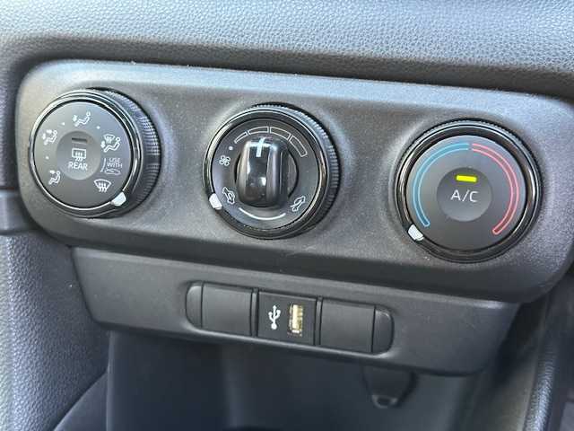 トヨタ ヤリス X 茨城県 2022(令4)年 3万km ブラック ワンオーナー/純正ディスプレイオーディオ/バックカメラ/レーンキープアシスト/ロードサインアシスト/オートマチックハイビーム/スペアキー1/取扱説明書/新車時保証書