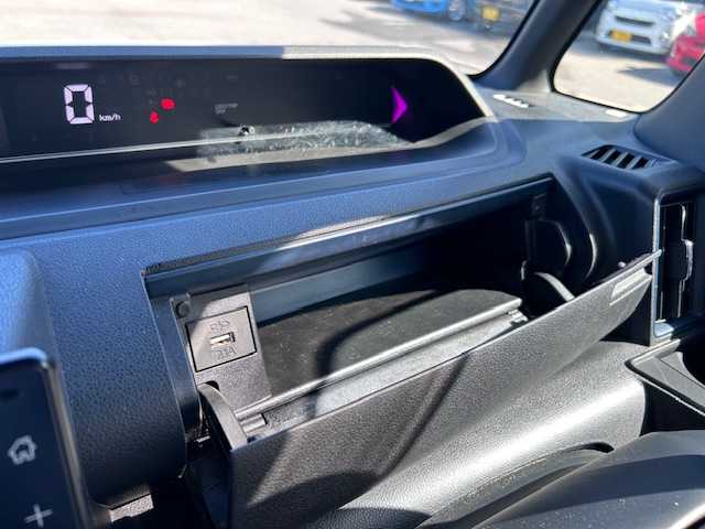 ダイハツ タント カスタム RS 大阪府 2022(令4)年 4.2万km ブラックマイカメタリック 純正9インチディスプレイオーディオ/バックカメラ/衝突被害軽減システム/レーンキープアシスト/コーナーセンサー/シートヒーター/純正アルミホイール/純正フロアマット/両側パワースライドドア/ハーフレザー/アイドリングストップ/LEDヘッドライト/スマートキー/プッシュスタートボタン