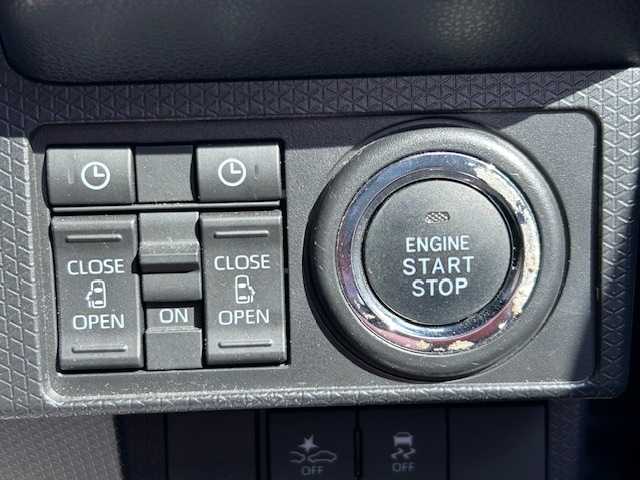 ダイハツ タント カスタム RS 大阪府 2022(令4)年 4.2万km ブラックマイカメタリック 純正9インチディスプレイオーディオ/バックカメラ/衝突被害軽減システム/レーンキープアシスト/コーナーセンサー/シートヒーター/純正アルミホイール/純正フロアマット/両側パワースライドドア/ハーフレザー/アイドリングストップ/LEDヘッドライト/スマートキー/プッシュスタートボタン