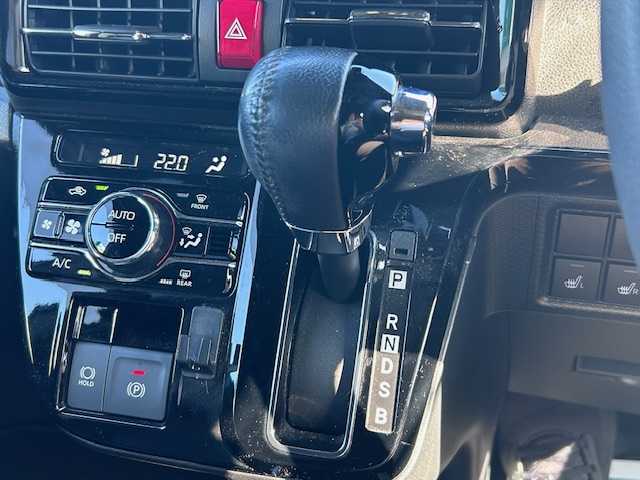 ダイハツ タント カスタム RS 大阪府 2022(令4)年 4.2万km ブラックマイカメタリック 純正9インチディスプレイオーディオ/バックカメラ/衝突被害軽減システム/レーンキープアシスト/コーナーセンサー/シートヒーター/純正アルミホイール/純正フロアマット/両側パワースライドドア/ハーフレザー/アイドリングストップ/LEDヘッドライト/スマートキー/プッシュスタートボタン