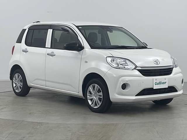 トヨタ パッソ X 道央・札幌 2023(令5)年 0.8万km ホワイト ・4WD/・寒冷地仕様/・ワンオーナー/・フロントワイパーデアイザー/・前後ドラレコ/・運転席シートヒーター/・ベンチシート/・オートライト/・オートマチックハイビーム/・アイドリングストップ/・横滑り防止装置/・スマートアシスト