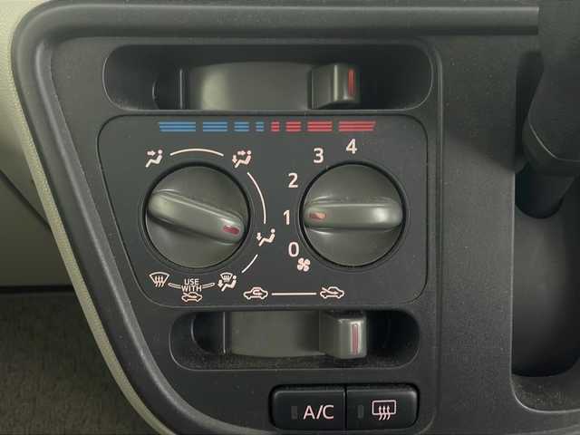 トヨタ パッソ X 道央・札幌 2023(令5)年 0.8万km ホワイト ・4WD/・寒冷地仕様/・ワンオーナー/・フロントワイパーデアイザー/・前後ドラレコ/・運転席シートヒーター/・ベンチシート/・オートライト/・オートマチックハイビーム/・アイドリングストップ/・横滑り防止装置/・スマートアシスト